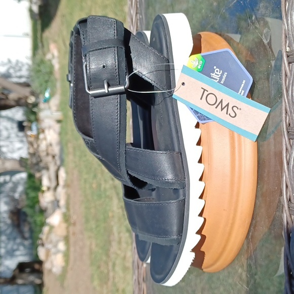 TOMS black leather sandals, size 6 - Picture 3 of 5